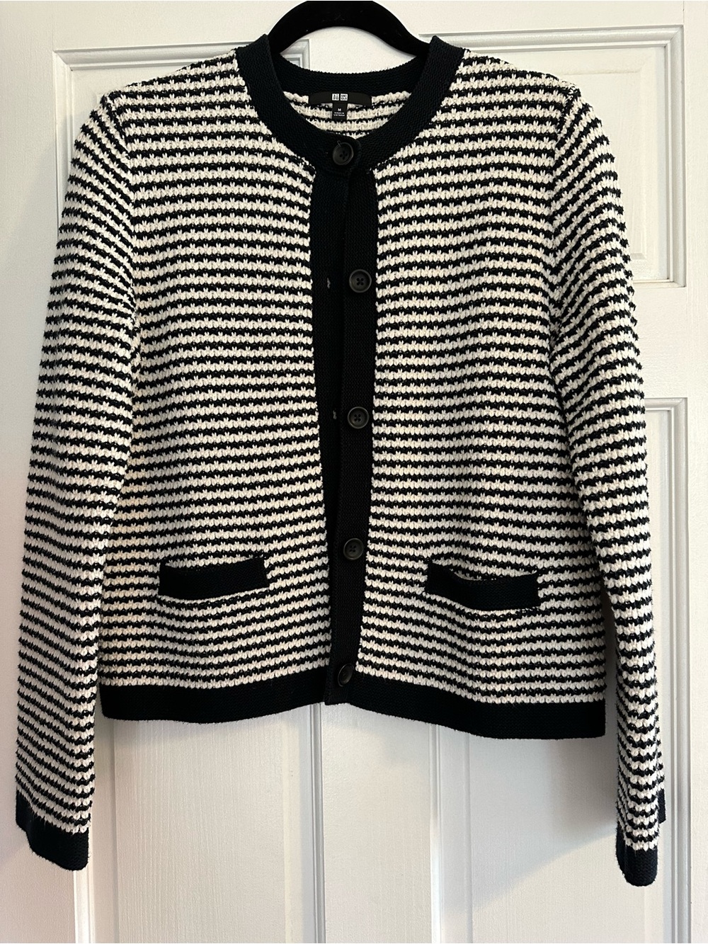 Uniqlo Black & White Striped Knit Button Down Cardigan Sweater Size Medium